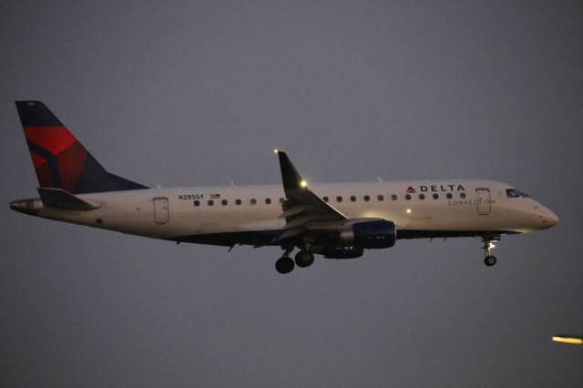 EMBRAER 175 (long wing) (N285SY)