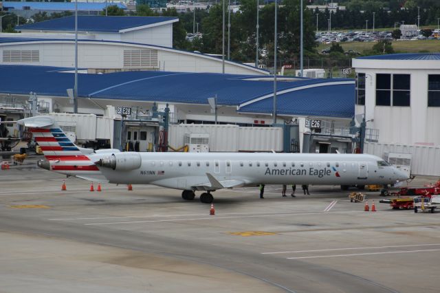 Canadair Regional Jet CRJ-900 (N611NN)