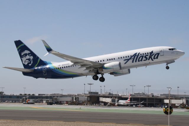 Boeing 737-700 (N583AS) - Alaska flight 276 powers off from San Diego headed for the Mexican resort of Puerto Vallarta