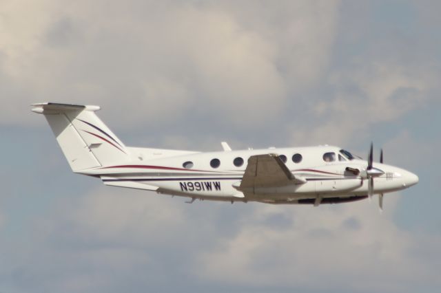 Beechcraft Super King Air 200 (N991WW) - 05NOV23