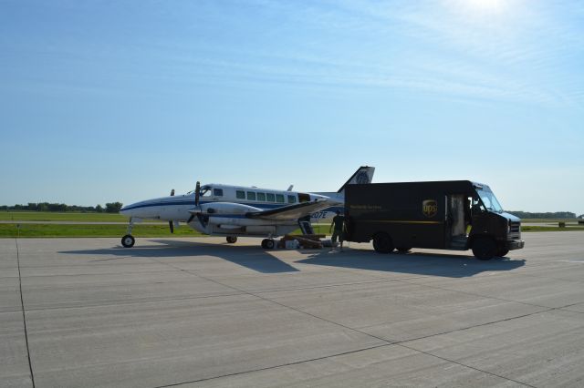 Beechcraft Airliner (N7207E) - UPS loading and unloading cargo in willmar