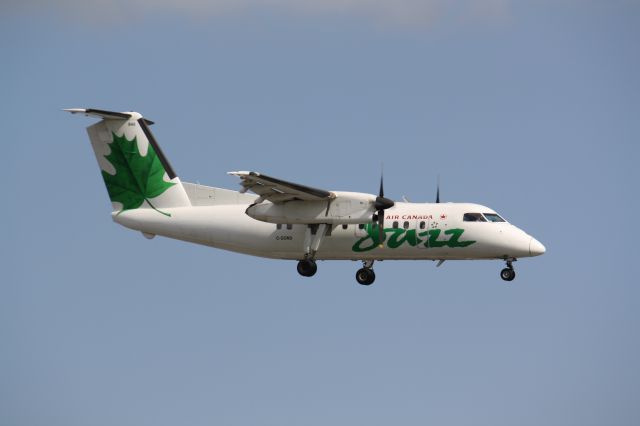 de Havilland Dash 8-400 (C-GOND) - Landing Lester B. Pearson Intl Airport.August 24,2009