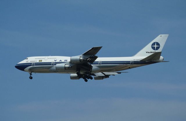 BOEING 747-300 (PP-VOB) - Final Approach to Narita Intl Airport Rwy34 on 1990/05/27