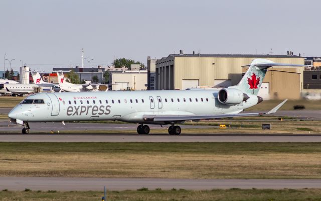 Canadair Regional Jet CRJ-900 (C-GNJZ)