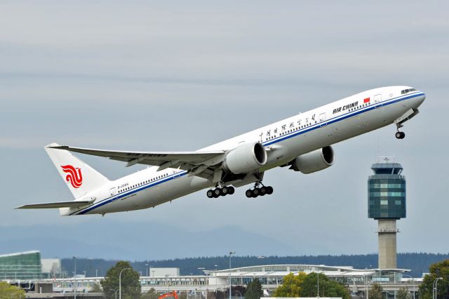 BOEING 777-300 (B-2085)