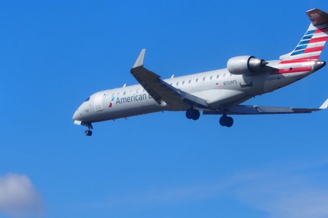 Canadair Regional Jet CRJ-200 (N709PS)