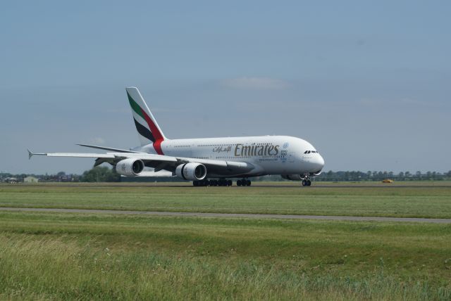 Airbus A380-800 (A6-EDY) - Emirates Taxi RWY18R