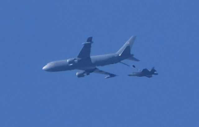 Boeing KC-46 Pegasus (N842BA) - At 20,000'. From my yard in Lone Pine, California on January 30, 2019.