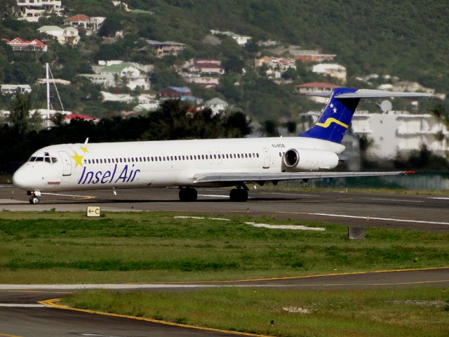 McDonnell Douglas MD-83 (PJ-MDB)