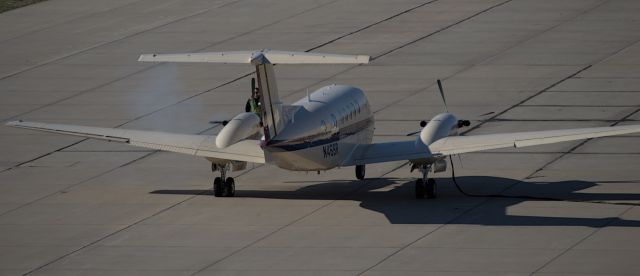 Beechcraft Super King Air 200 (N46BR) - Engine Start upbr /Sat 4/9/2022 5:16:03 PM