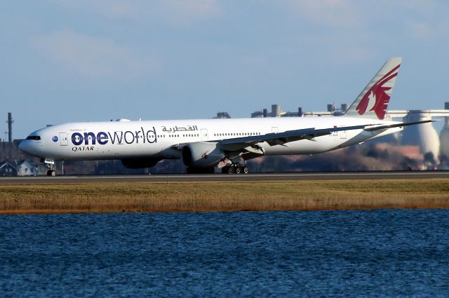 BOEING 777-300 (A7-BAB) - 'Qatari 743' landing on 4R