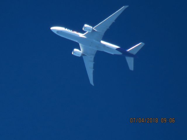 BOEING 777-200LR (N885FD)