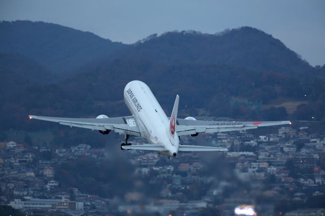 BOEING 767-300 (JA8986)