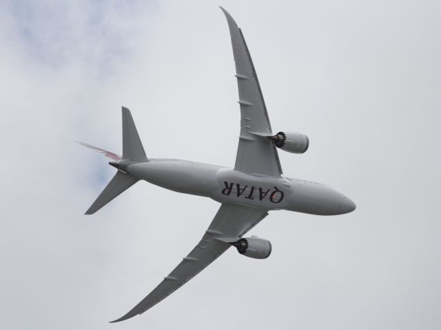 Boeing 787-8 — - Qatar Airways first B787-800 runs through a spectacular flying display at Farnborough 2012.