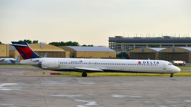 McDonnell Douglas MD-90 (N942DNV) - Delta McDonnell Douglas MD-90-30 N942DN in Minneapolis