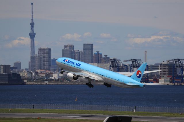 BOEING 777-300ER (HL7534) - June 17th 2019:HND-GMP.