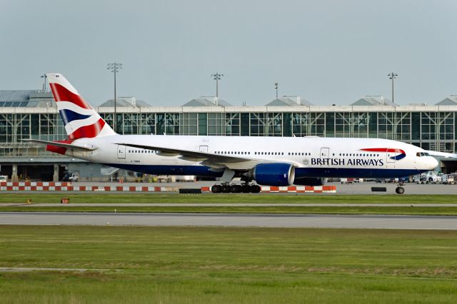 Boeing 777-200 (G-YMMN)