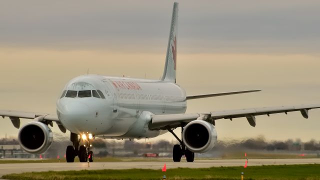 Airbus A321 (C-GJWN)