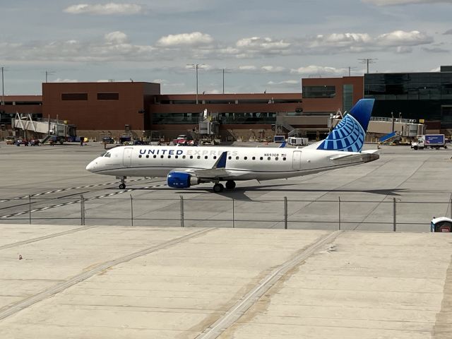 Embraer 175 (N89308)