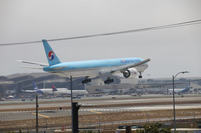 BOEING 777-300ER (HL8041)