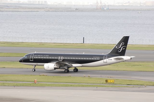 Airbus A320 (JA05MC) - Taxi at HND Airport on 2011/10/23