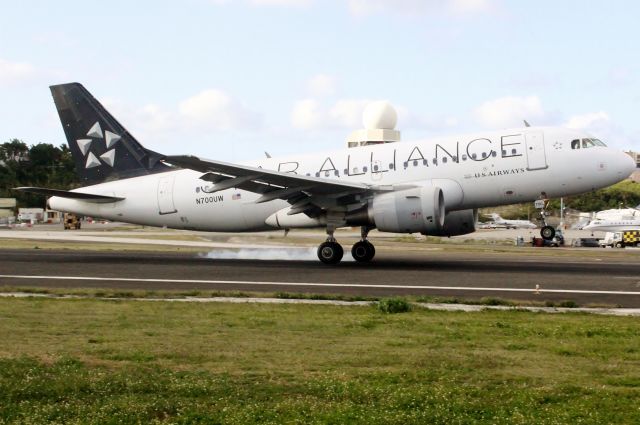 Airbus A319 (N700UW)