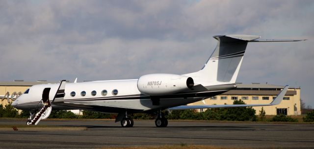 Gulfstream Aerospace Gulfstream V (N970SJ) - Pre-flight time for this 1998 Gulfstream V in the Autumn of 2021.