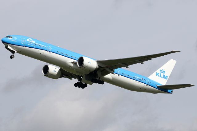 BOEING 777-300ER (PH-BVV)