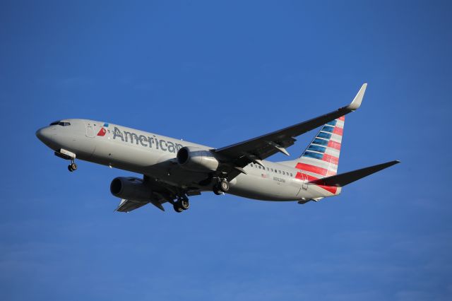 Boeing 737-800 (N902NN)