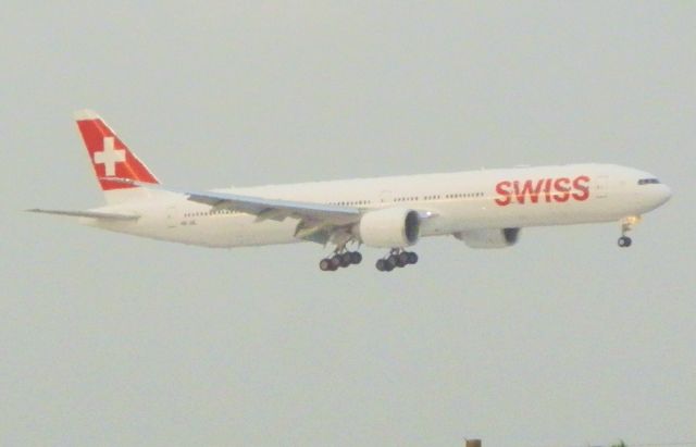 BOEING 777-300ER (HB-JNL)