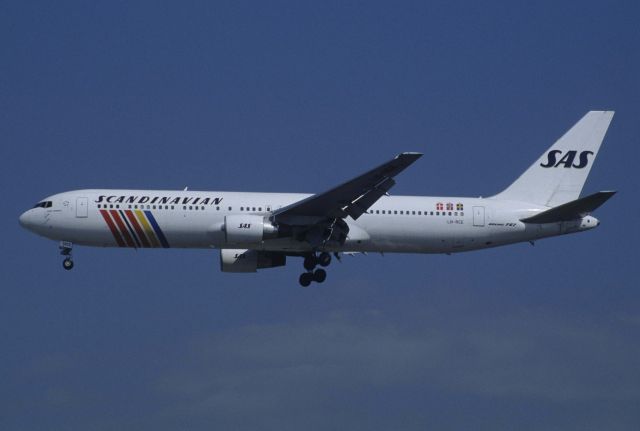 BOEING 767-300 (LN-RCE)
