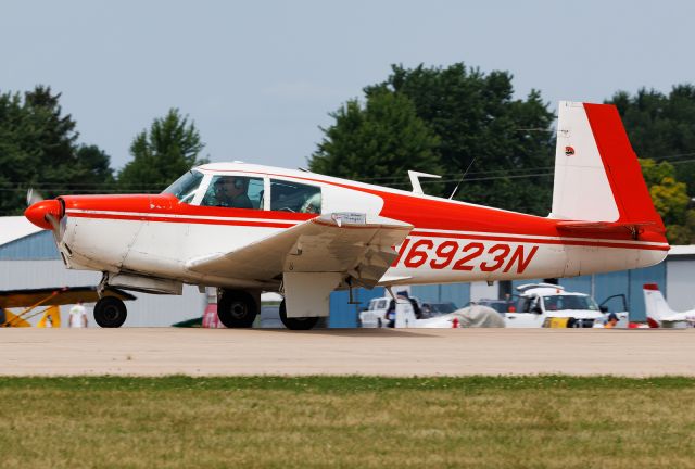 Mooney M-20 (N6923N)