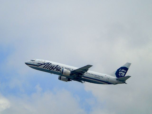 BOEING 737-400 (N703AS)