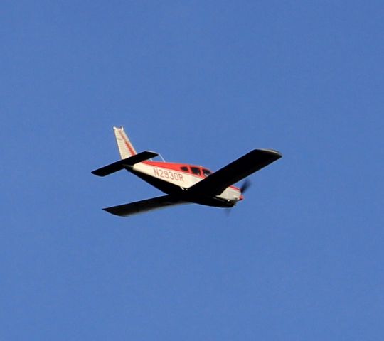 Piper Cherokee Arrow (N2930R)