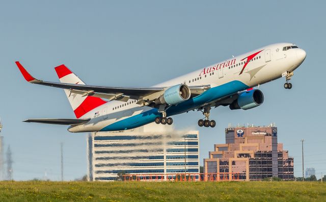 BOEING 767-300 (OE-LAX) - AUS72 gets airborne and heads back to Vienna