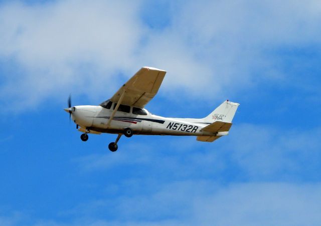 Cessna Skyhawk (N5132R)