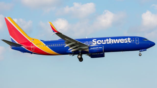 Boeing 737-800 (N8311Q) - Landing 13R at Dallas Love Field May 14 2019.