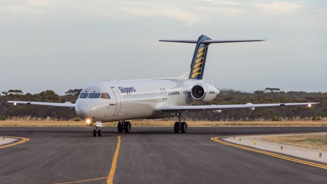 Fokker 100 (VH-XKN)