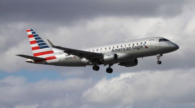 Embraer 170/175 (N413YX) - On Final to KMIA