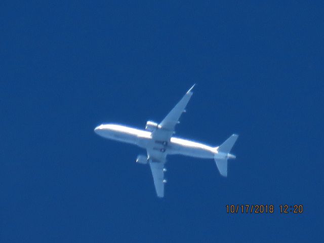 Embraer 175 (N114SY)