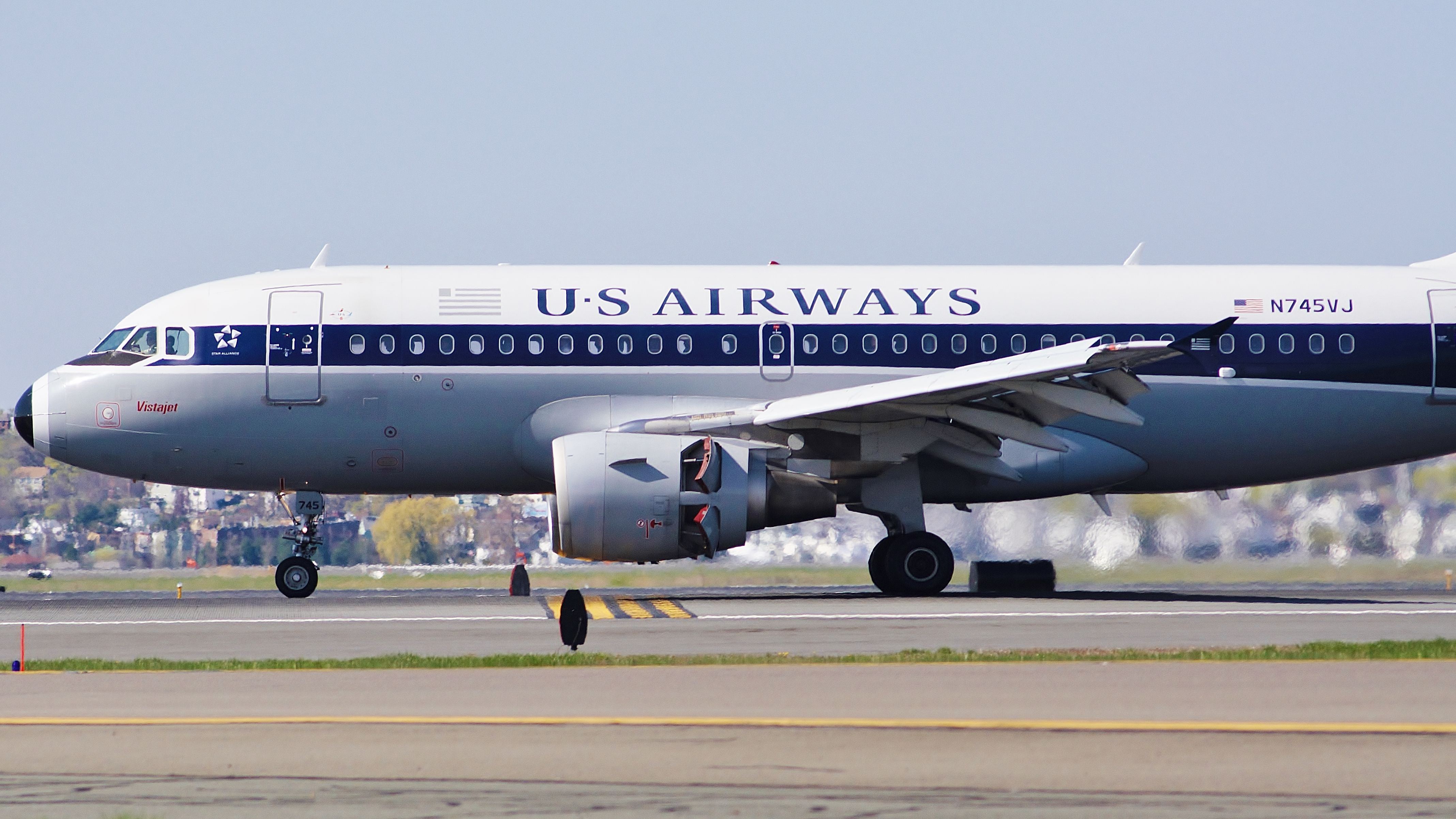 Airbus A319 (N745VJ) - Vista Jet !