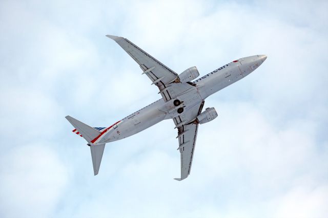 Boeing 737-800 (N963AN)