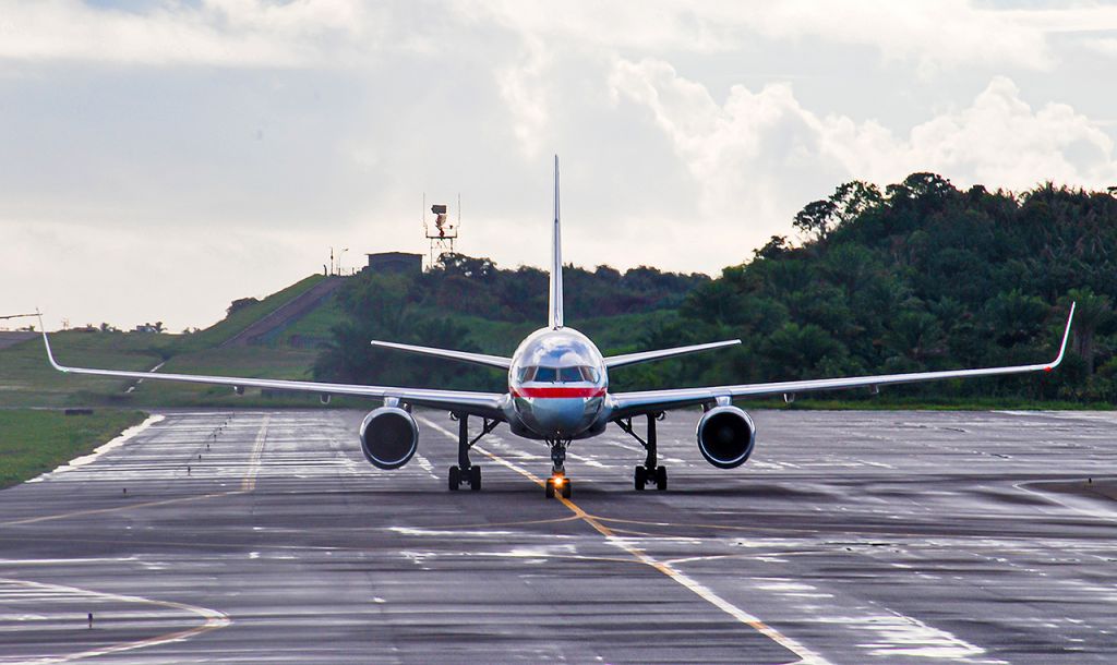 Boeing 757-200 (N184AN)