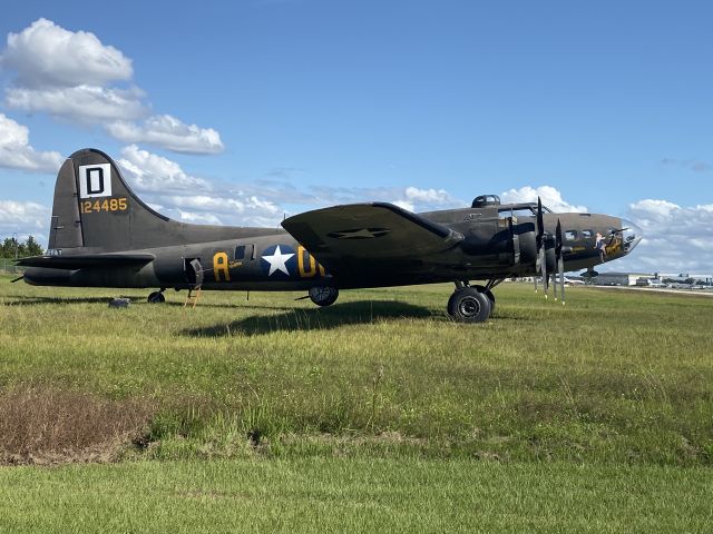 Boeing B-17 Flying Fortress (1244875) - Memphis Belle