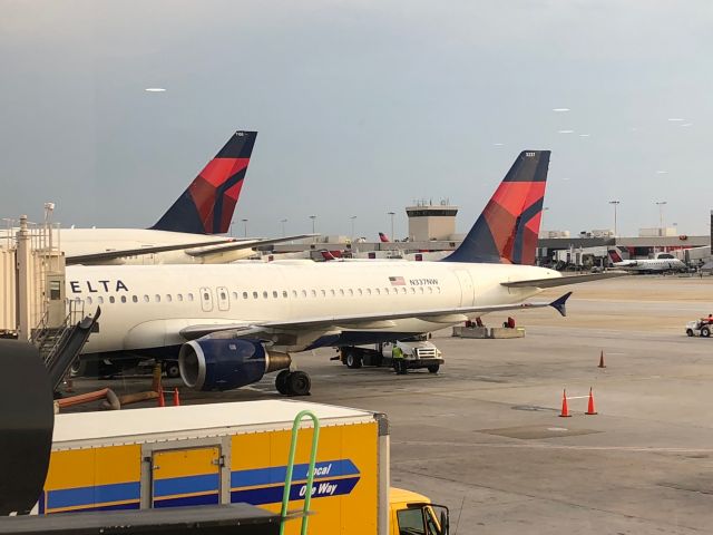Airbus A320 (N337NW) - DL2431 to Panama City, FL