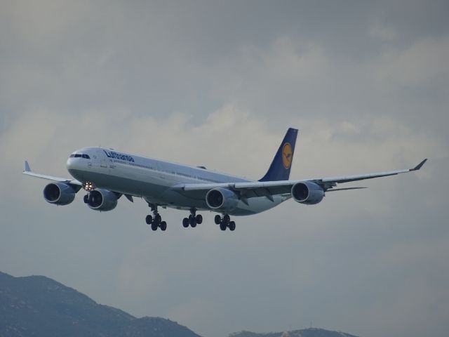 Airbus A340-600 (D-AIHB)