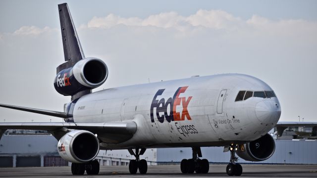 Boeing MD-11 (N625FE) - FedEx Express MD-11F "Robyn" taxiing out of Denvers cargo apron