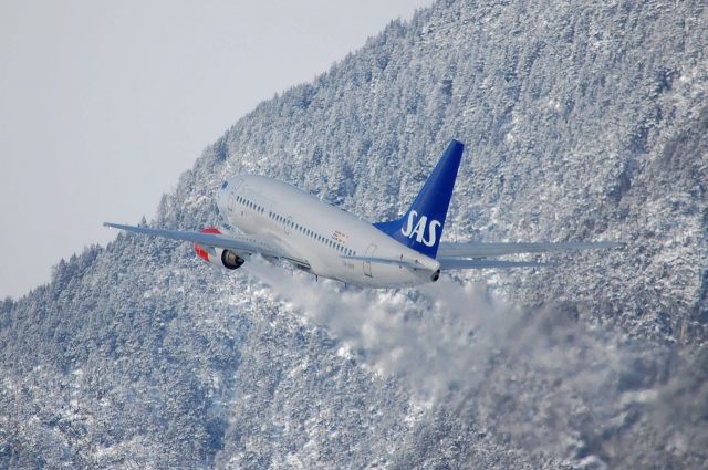 BOEING 737-600 (LN-RPF)