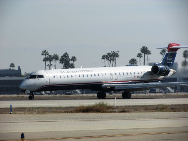 Canadair Regional Jet CRJ-900 (N929LR) - Taxiing to terminal