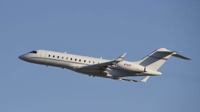 Bombardier Global Express (N72XF) - Departing LAX on 25L